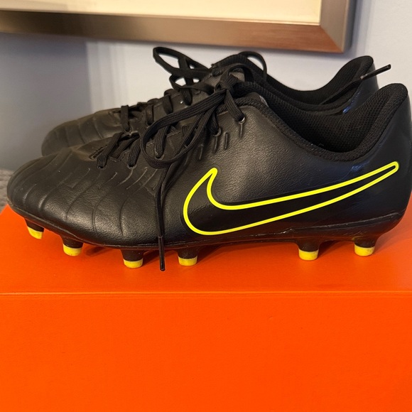 Nike Kids Black and Yellow Athletic Cleats - Picture 4 of 5